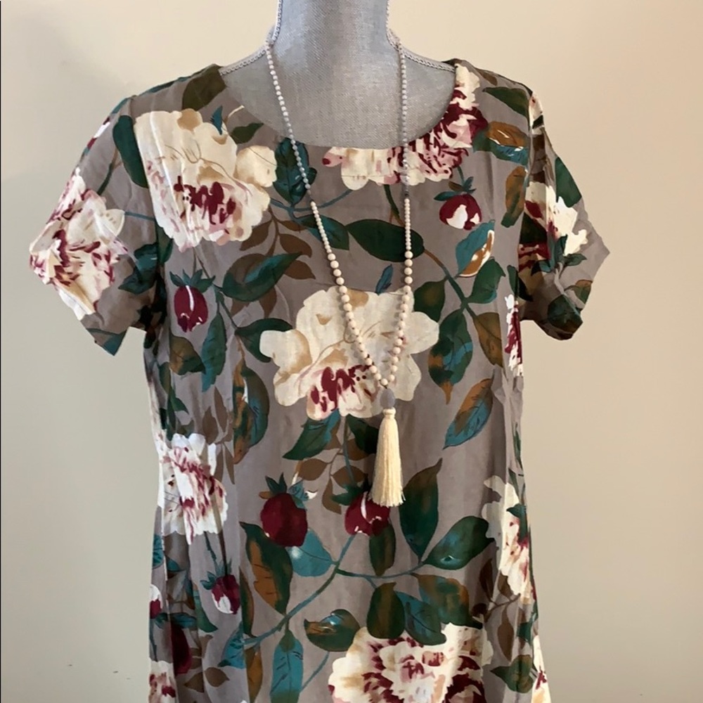 1 left! Large “The Kellie” Gray Floral Linen Dress - Picture 2 of 6
